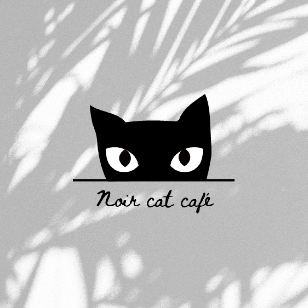 Logo značky “Noir Cat”, které je založené na stylizovaném obrysu černé kočky s názvem kavárny.